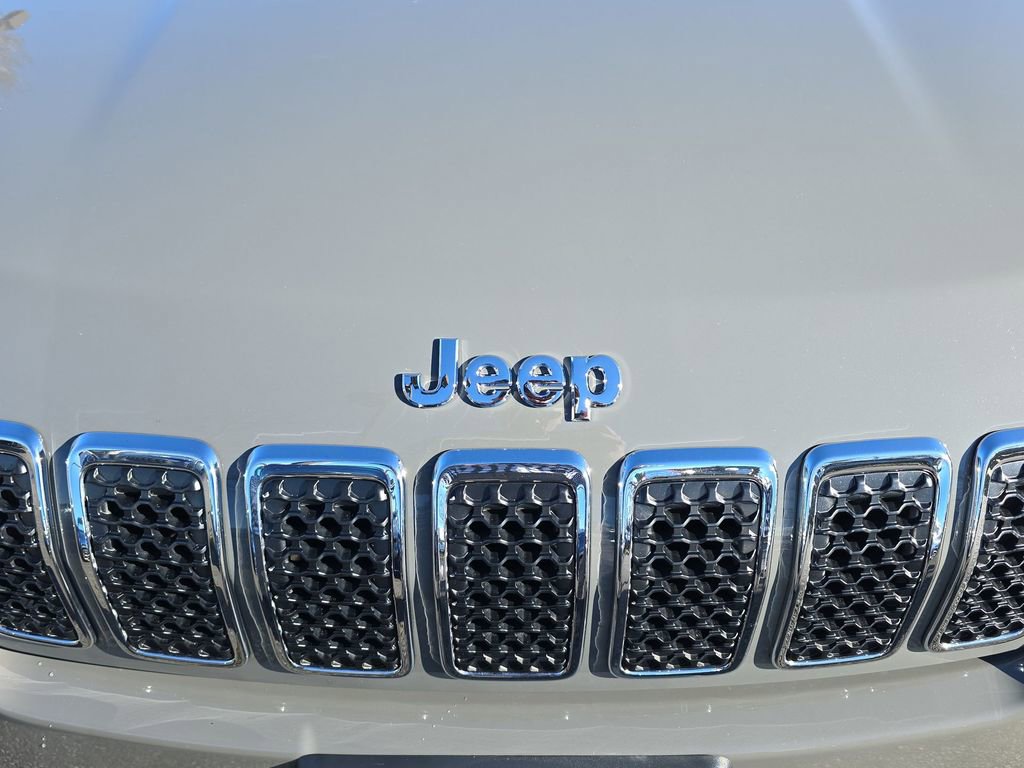 Used 2020 Jeep Cherokee Latitude Plus w/ Cold Weather Group image 32
