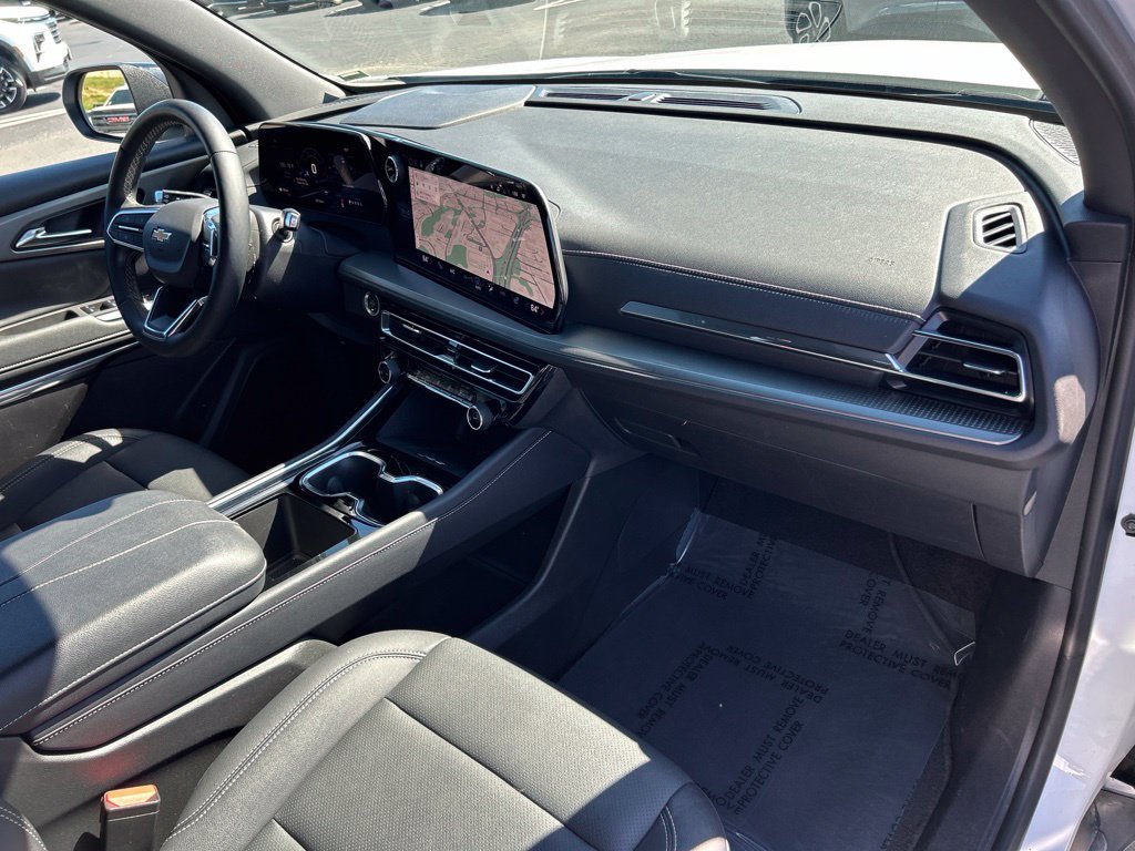 Used 2025 Chevrolet Traverse LT FWD image 42