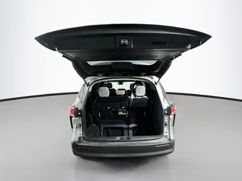 Used 2025 Toyota Sienna LE FWD image 37