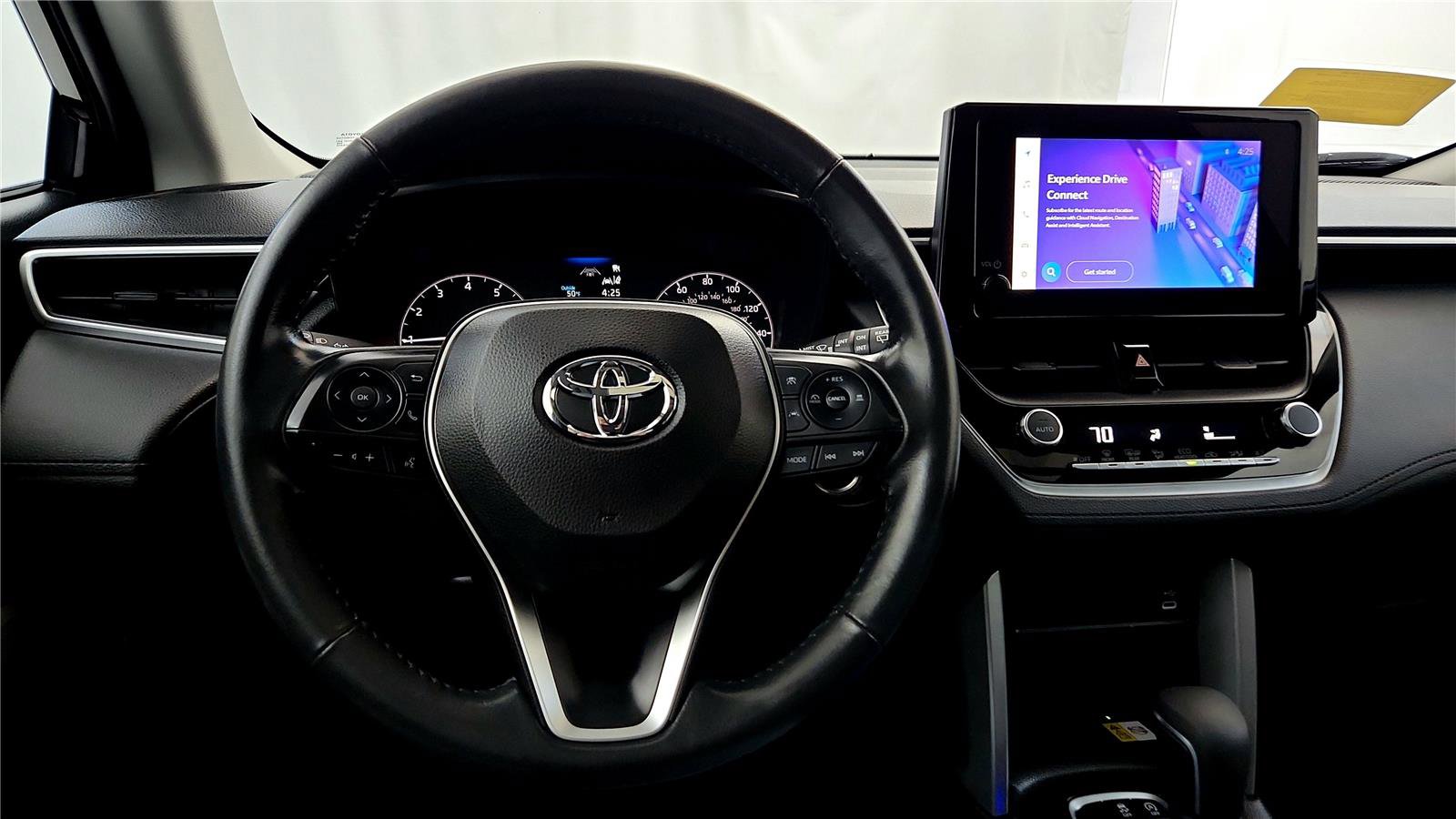 Used 2023 Toyota Corolla Cross LE w/ Moonroof Package image 28