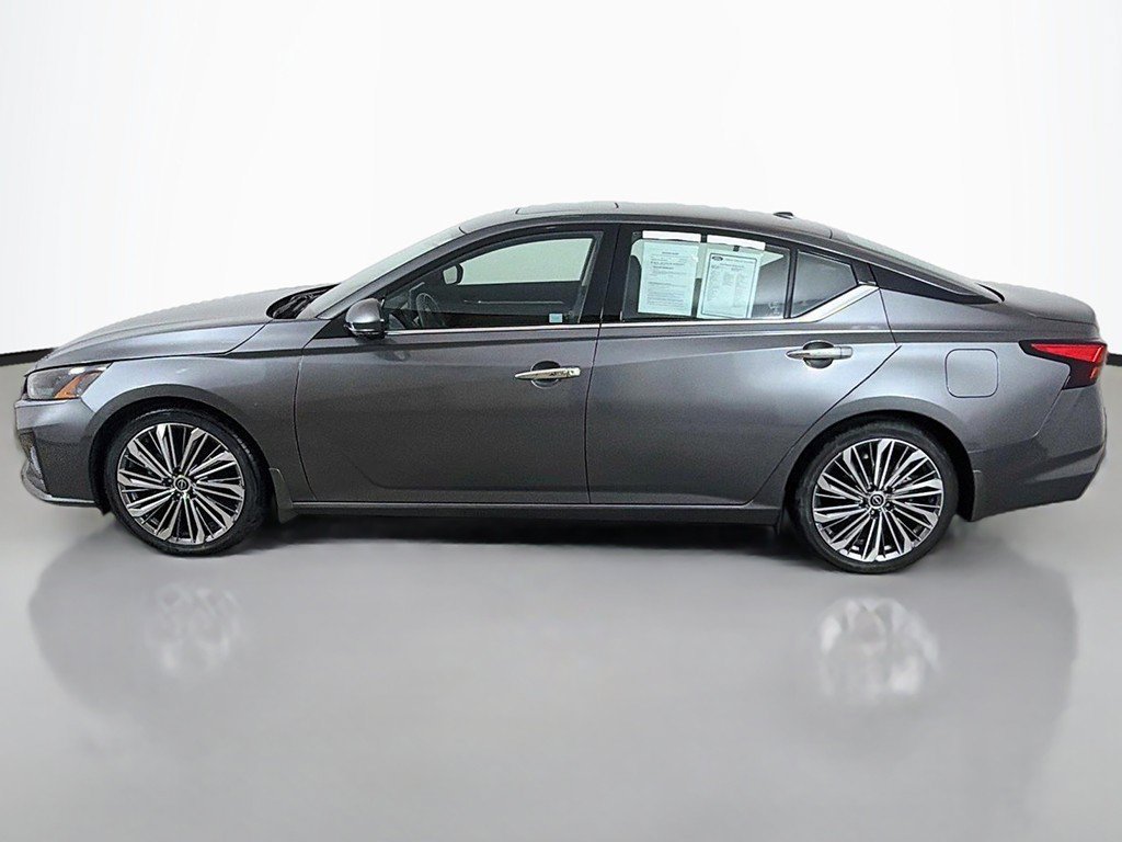 Used 2023 Nissan Altima 2.5 SL FWD image 14