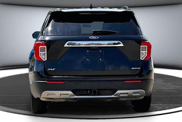 Used 2023 Ford Explorer XLT w/ Equipment Group 202A AWD/4WD image 5