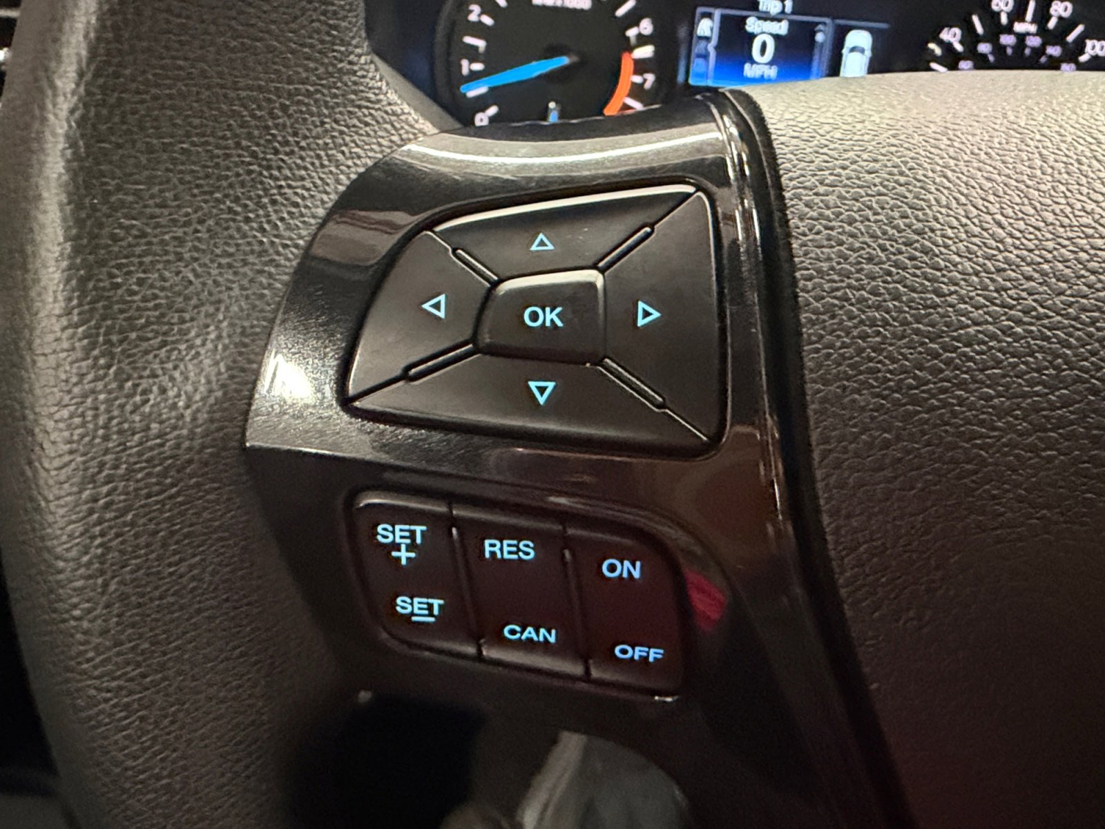 Used 2018 Ford Explorer XLT FWD image 32