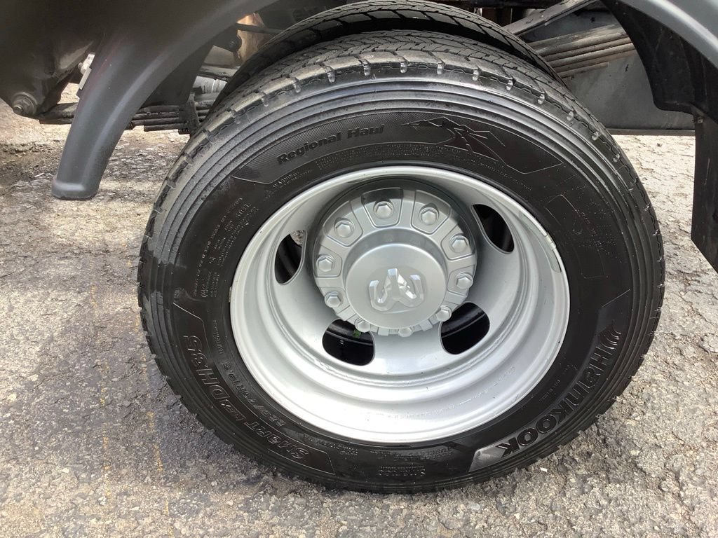 Used 2024 RAM 5500 Tradesman w/ Chrome Appearance Group AWD/4WD image 11