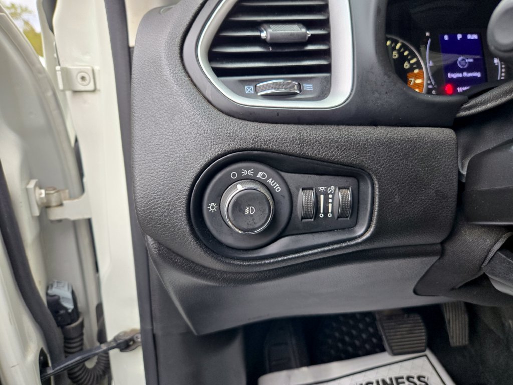 Used 2019 Jeep Renegade Latitude w/ Cold Weather Group AWD/4WD image 16