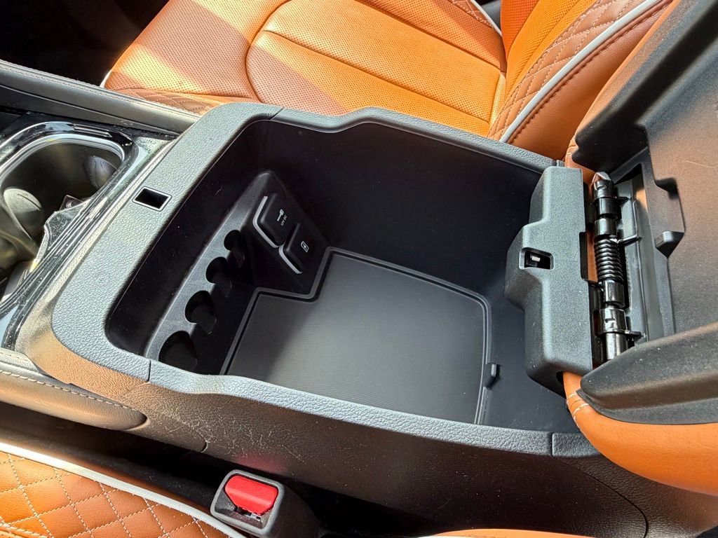 Used 2024 Chrysler Pacifica Pinnacle FWD image 29