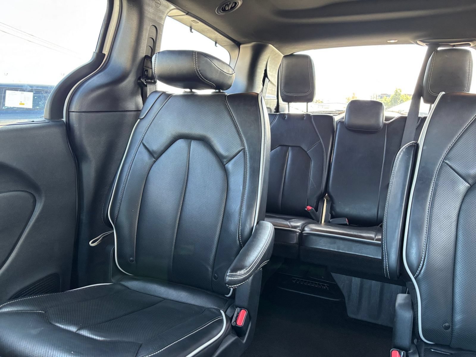 Used 2025 Chrysler Pacifica Limited FWD image 42