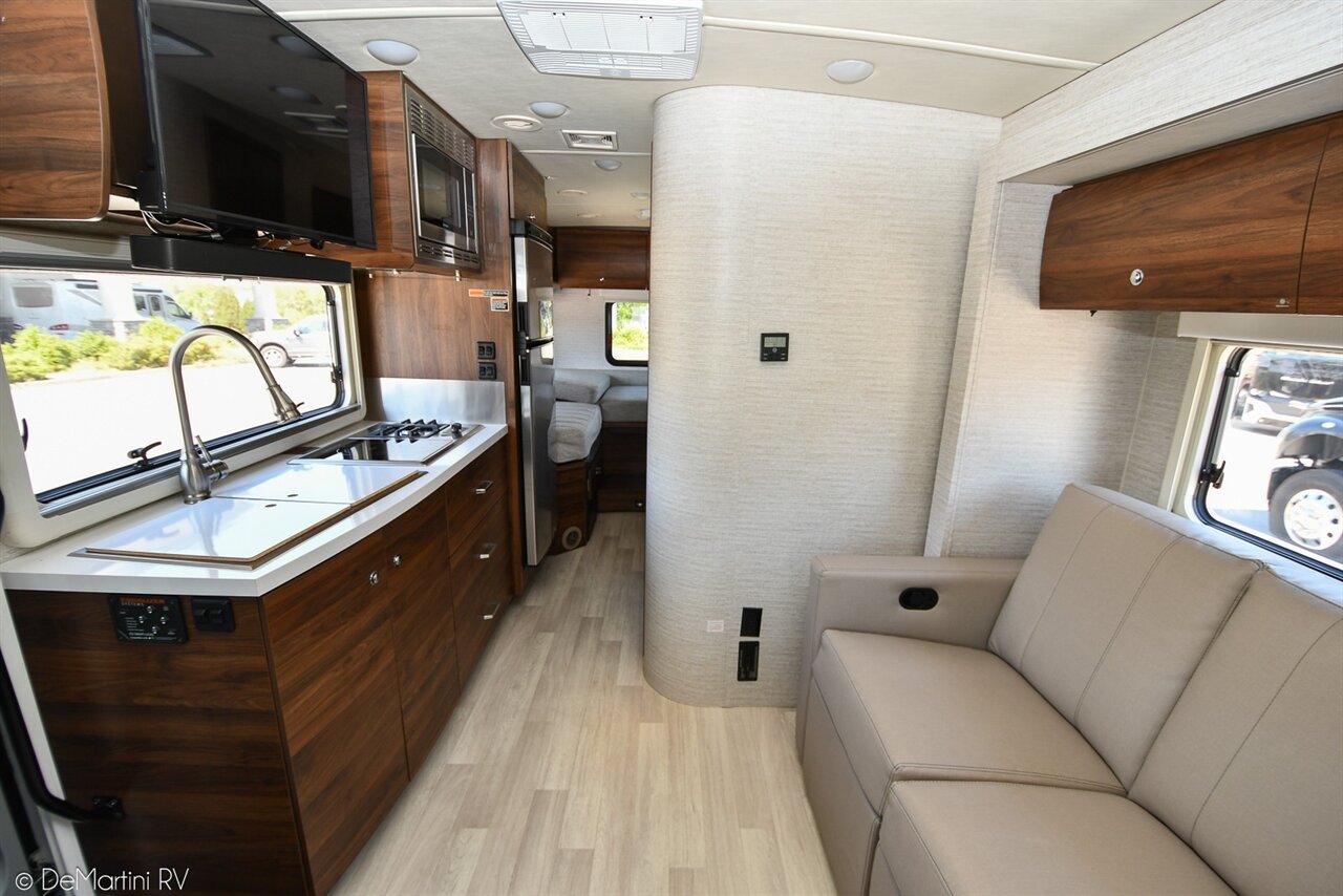 Used 2021 Mercedes-Benz Sprinter 3500 image 4