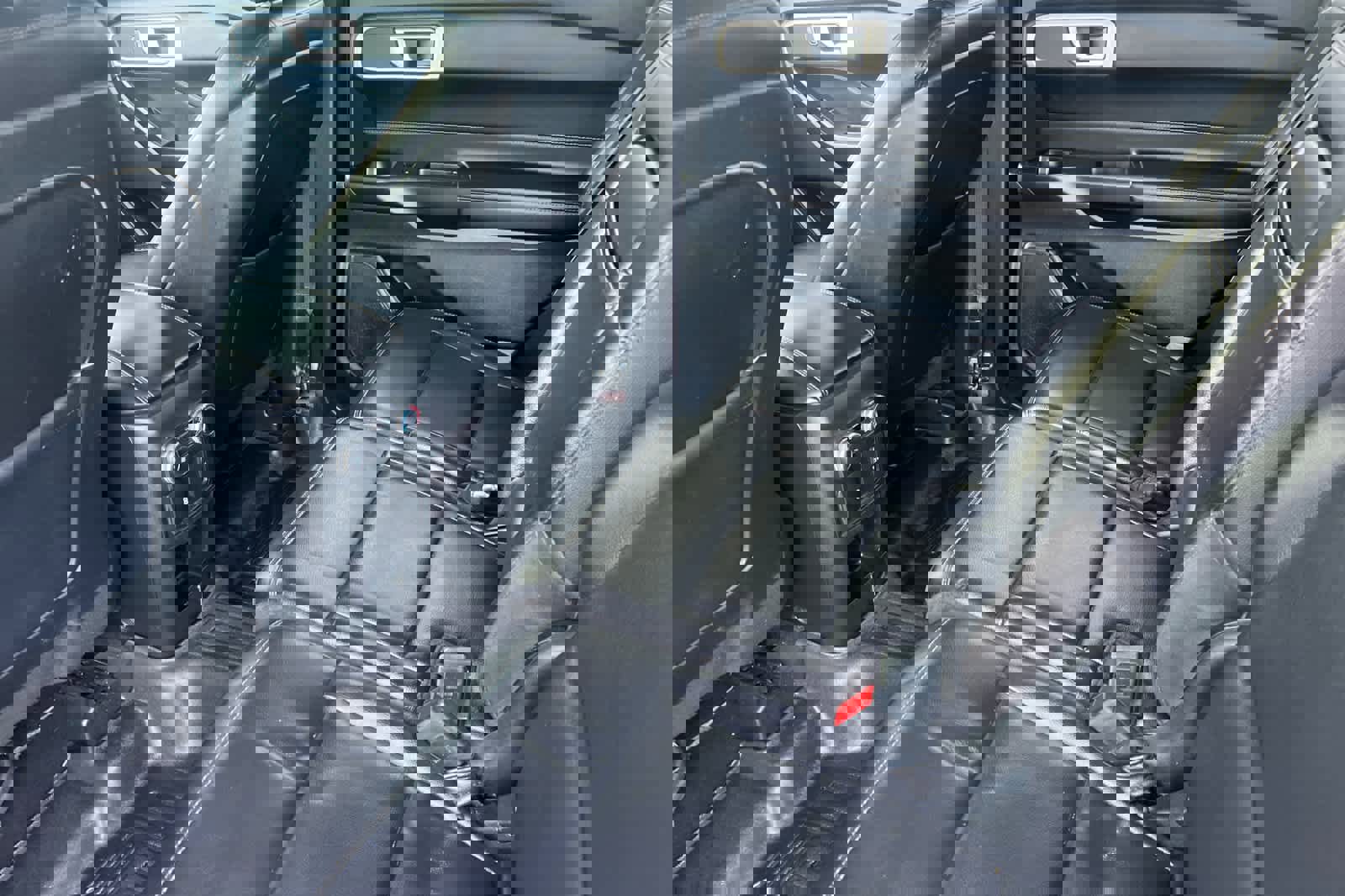 Certified 2020 Ford Explorer XLT w/ Equipment Group 202A image 4