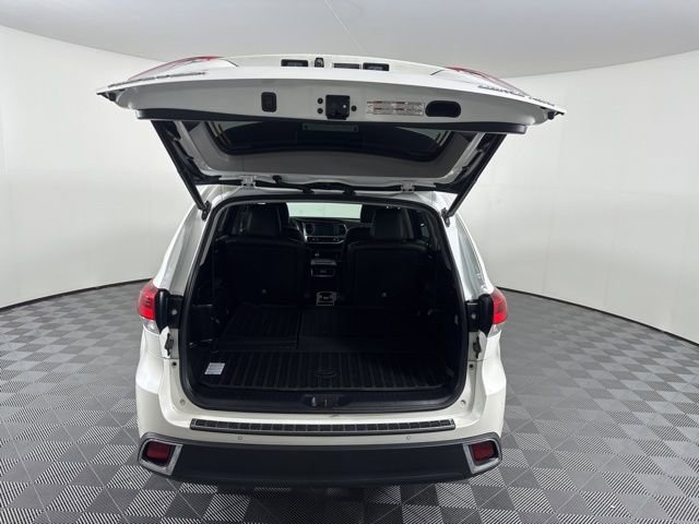 Used 2018 Toyota Highlander Limited Platinum image 13