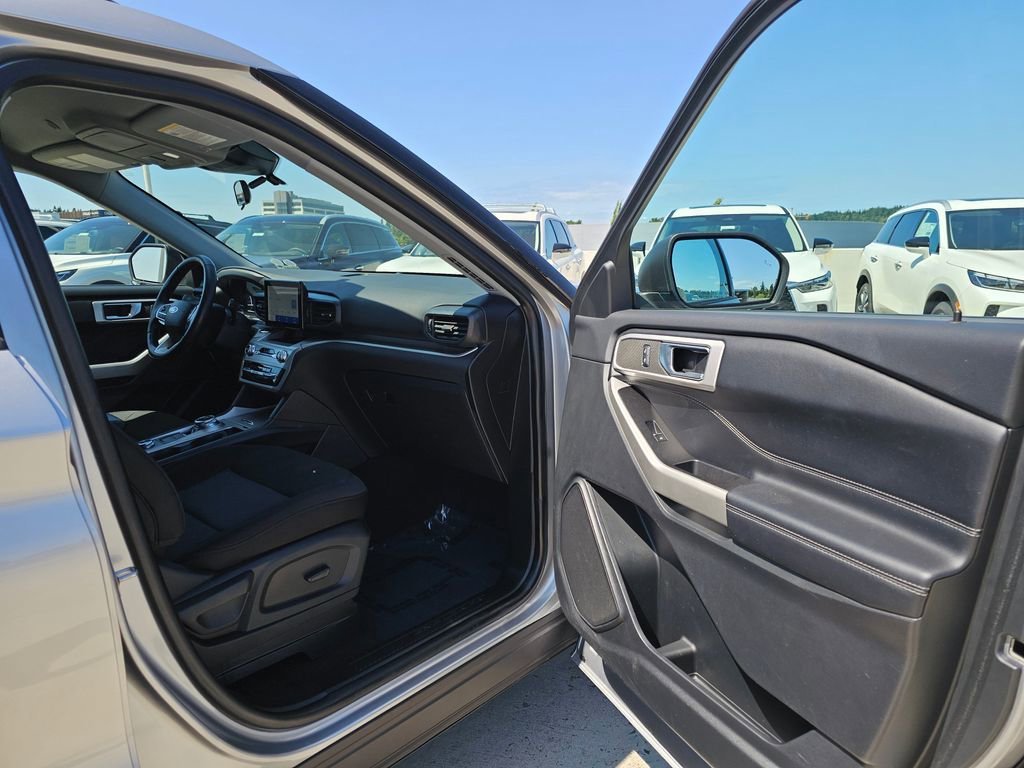 Used 2022 Ford Explorer XLT w/ Class IV Trailer Tow Package image 12