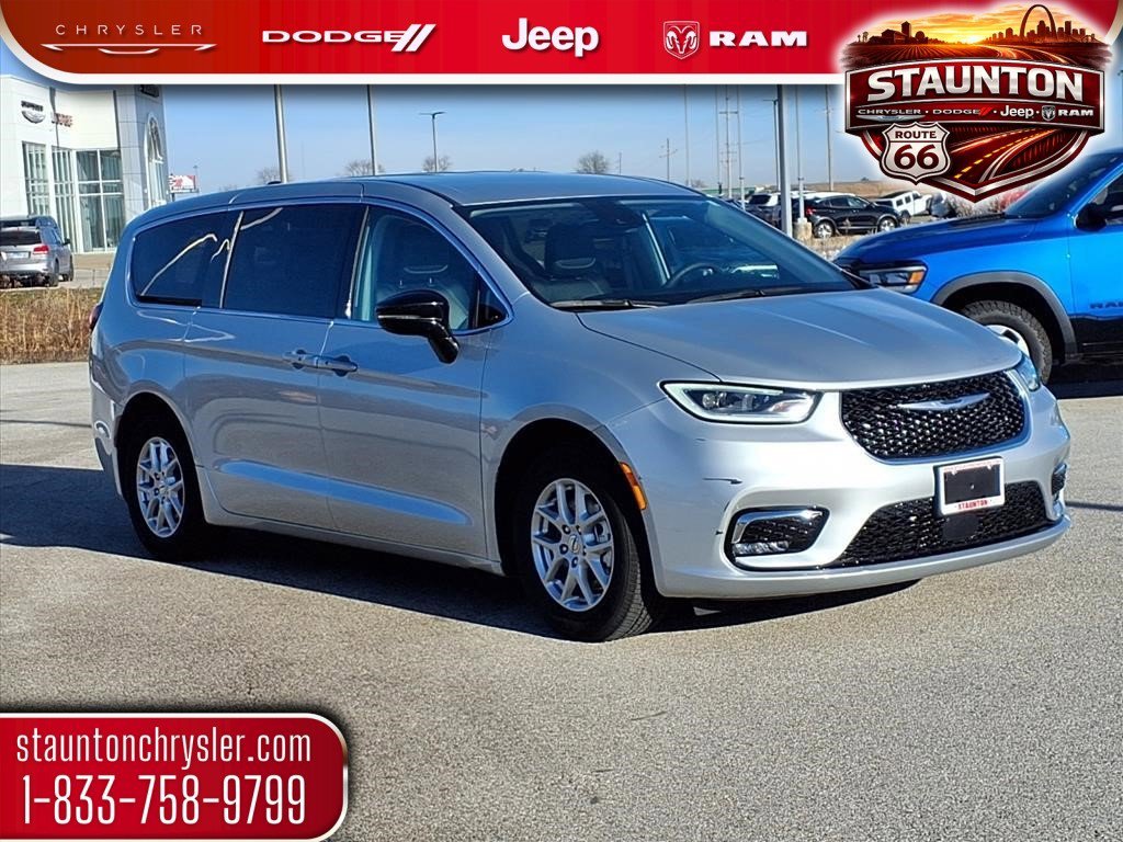 Used 2024 Chrysler Pacifica Touring-L