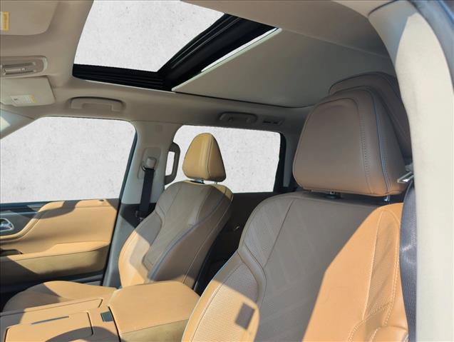Used 2025 INFINITI QX80 Luxe AWD/4WD image 13