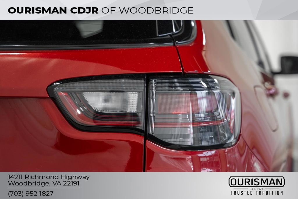 Certified 2024 Jeep Compass Limited w/ High Altitude Package image 9