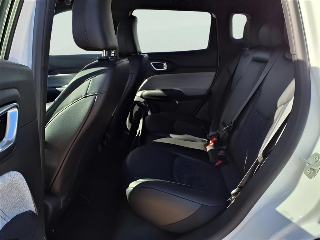 New 2026 Jeep Compass Latitude AWD/4WD image 10