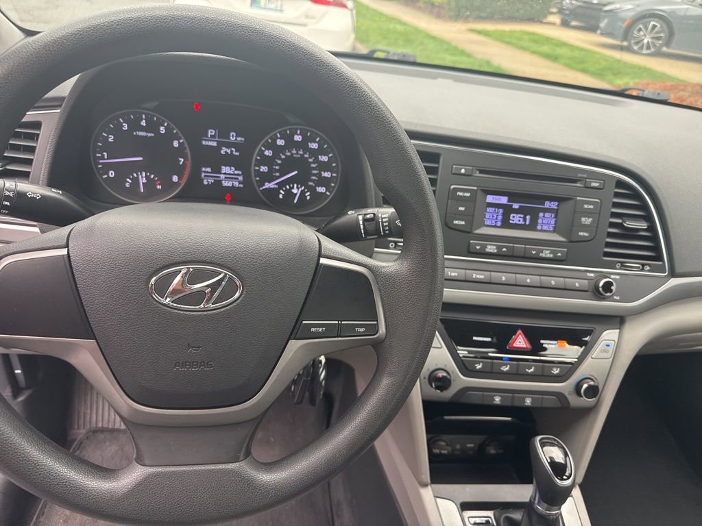 Used 2017 Hyundai Elantra SE image 11