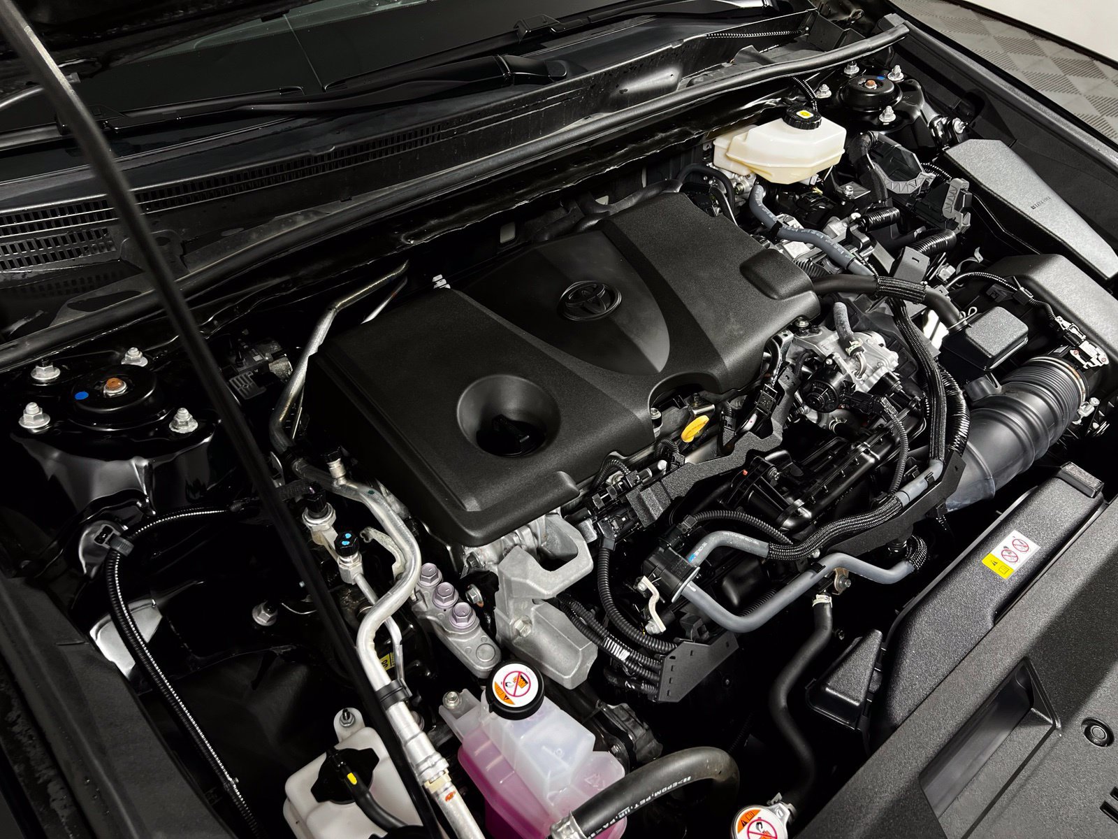 Certified 2025 Toyota Camry SE FWD image 10