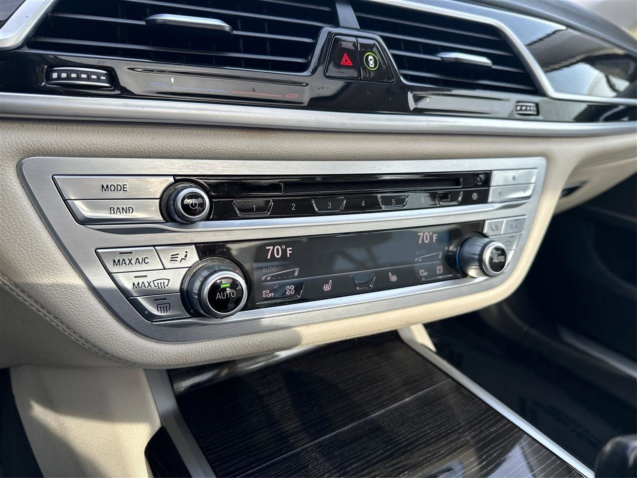 Used 2018 BMW 740i xDrive image 32