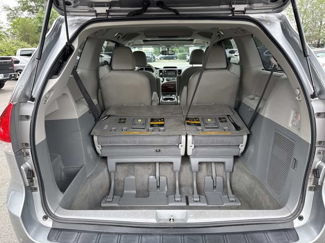 Used 2012 Toyota Sienna XLE w/ Entertainment Pkg AWD/4WD image 12