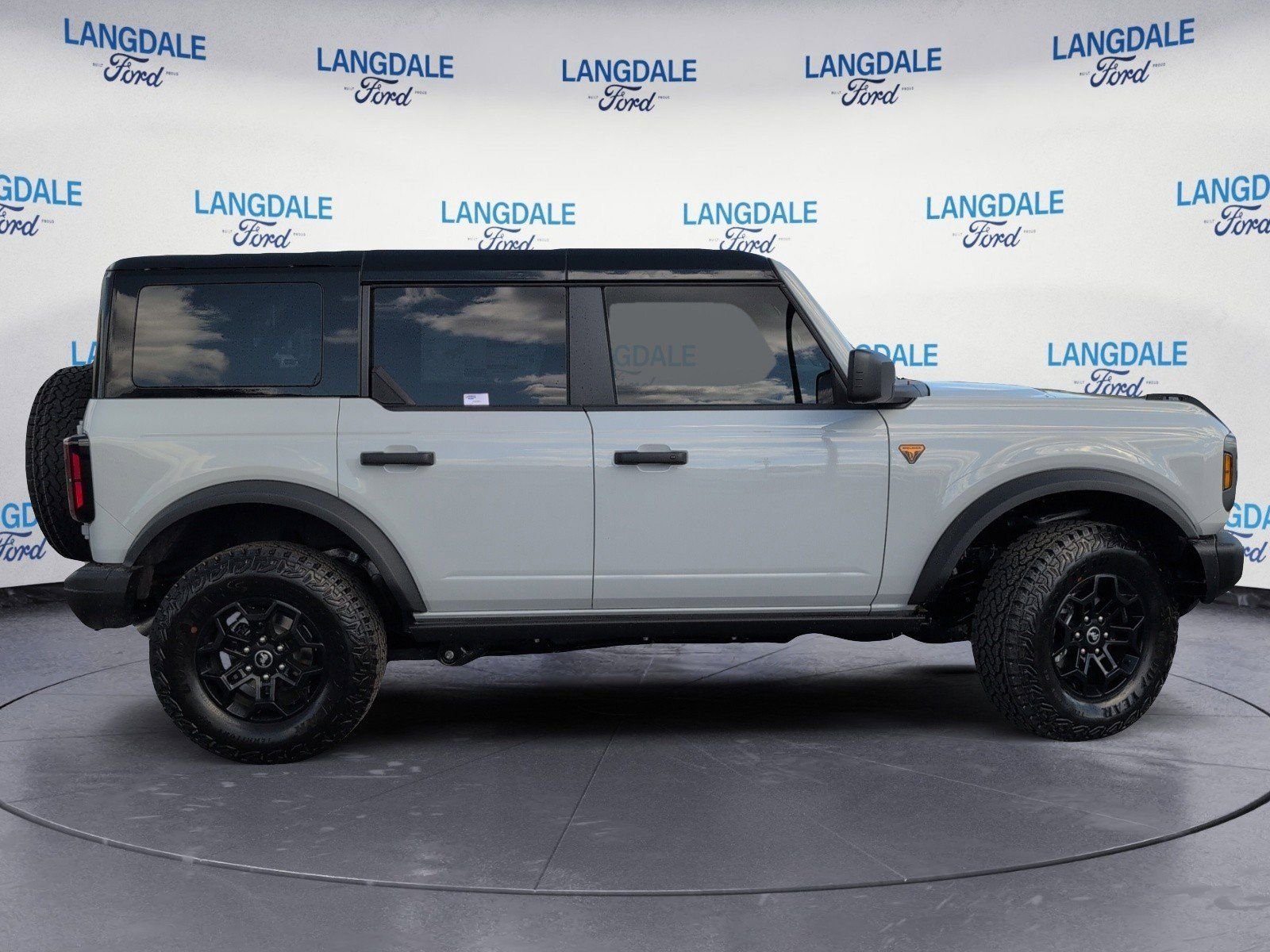New 2026 Ford Bronco Badlands image 3