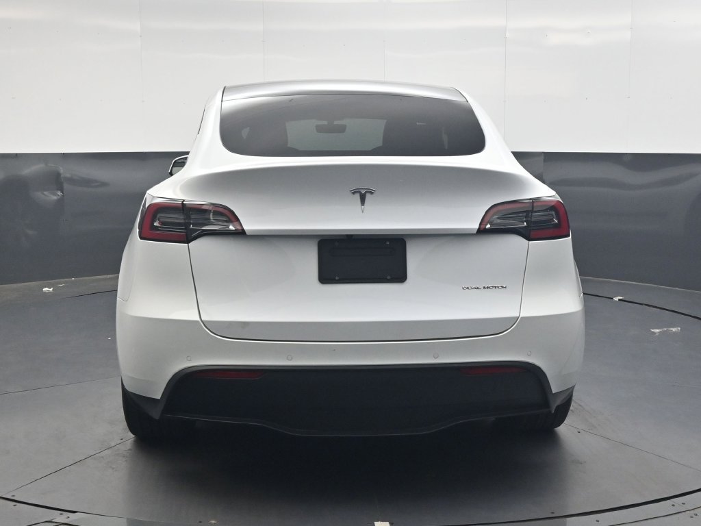 Used 2022 Tesla Model Y Long Range AWD/4WD image 5