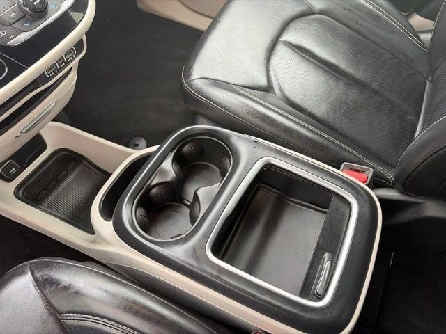 Used 2023 Chrysler Pacifica Touring-L FWD image 24