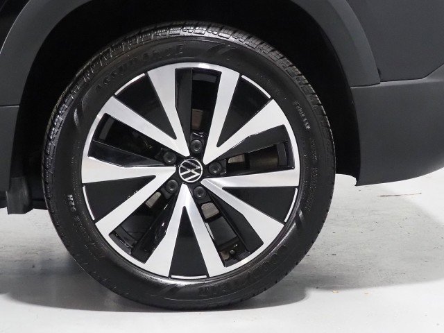 Used 2024 Volkswagen Taos SE image 40