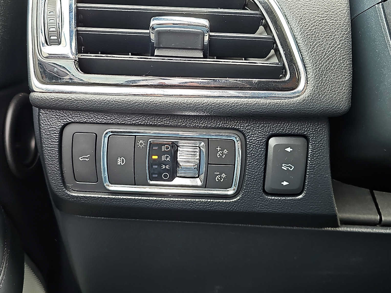 Used 2022 Lincoln Navigator L Reserve AWD/4WD image 30