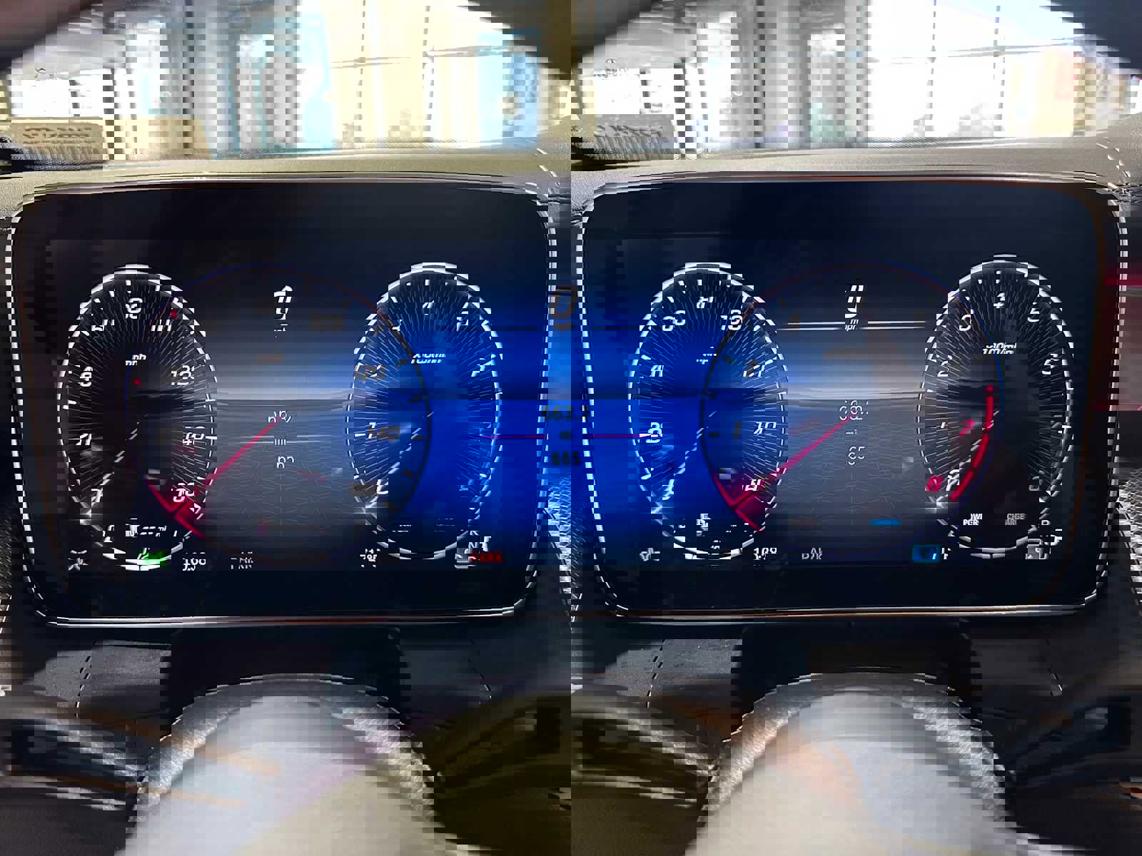 Used 2024 Mercedes-Benz GLC 300 4MATIC image 23