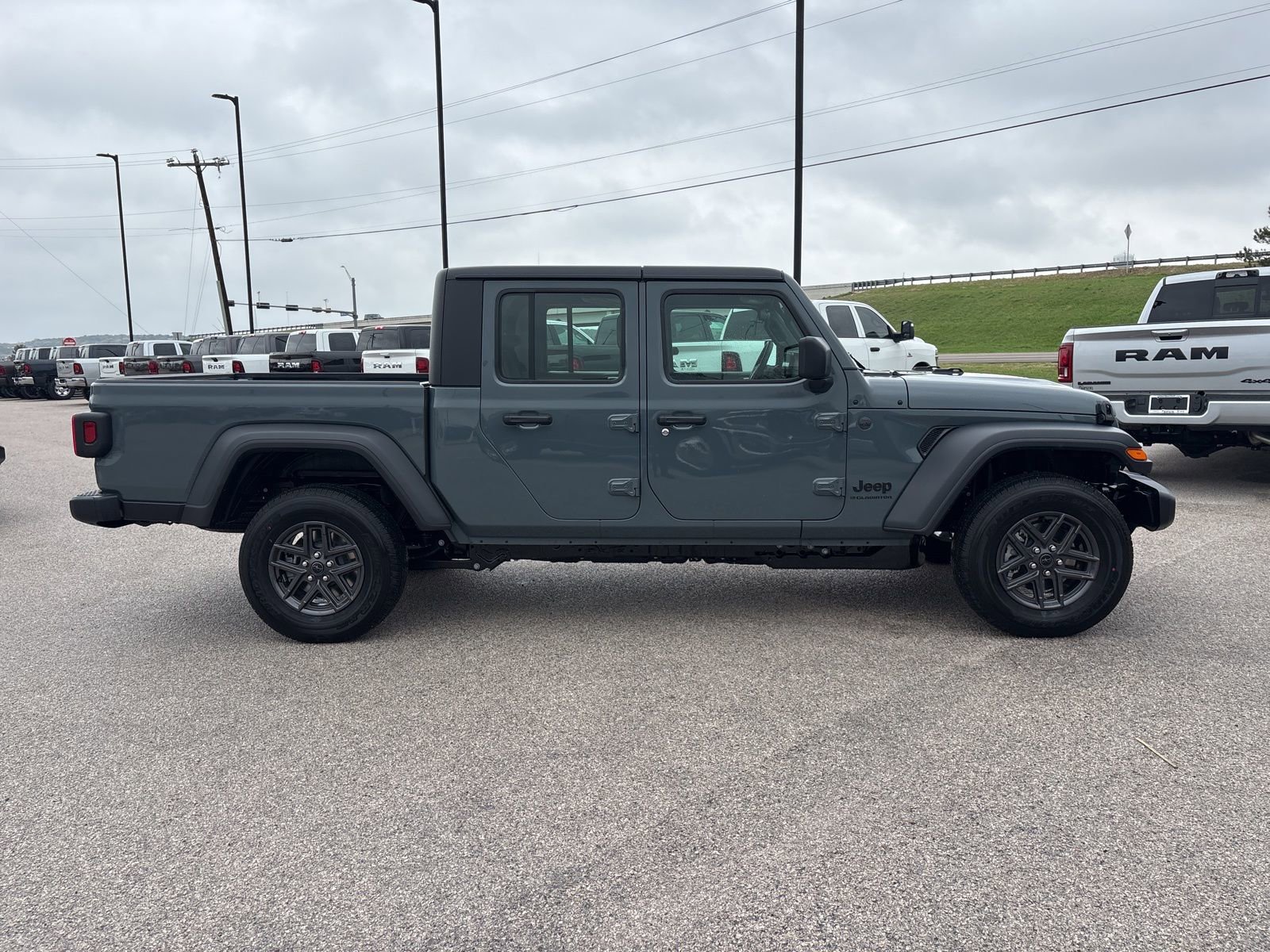 New 2026 Jeep Gladiator Sport image 7