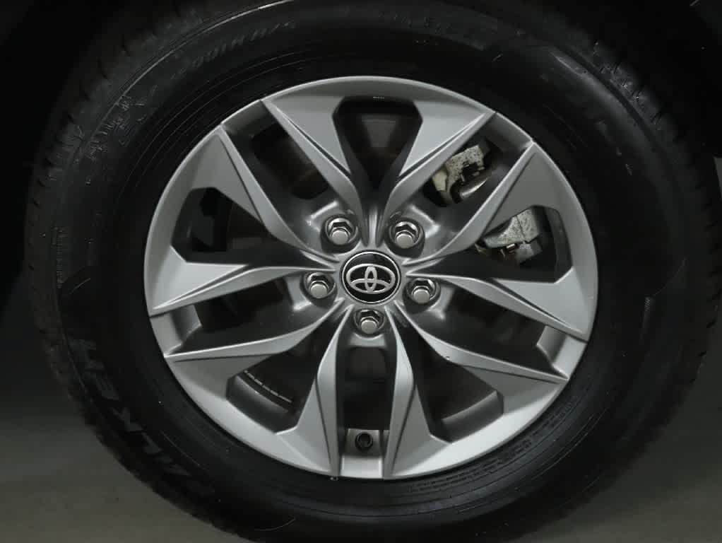 Certified 2026 Toyota Sienna LE AWD/4WD image 35
