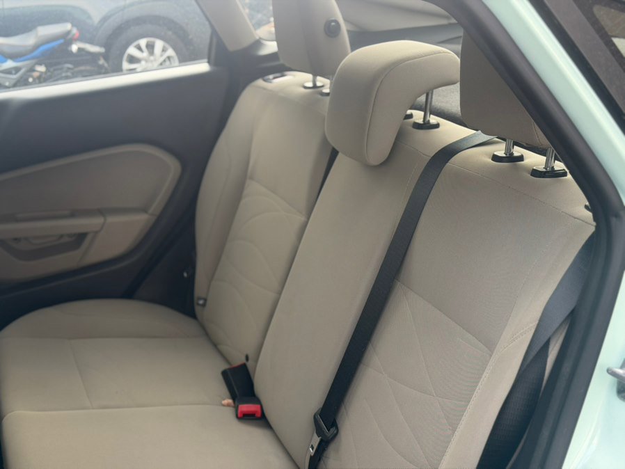 Used 2017 Ford Fiesta SE image 11