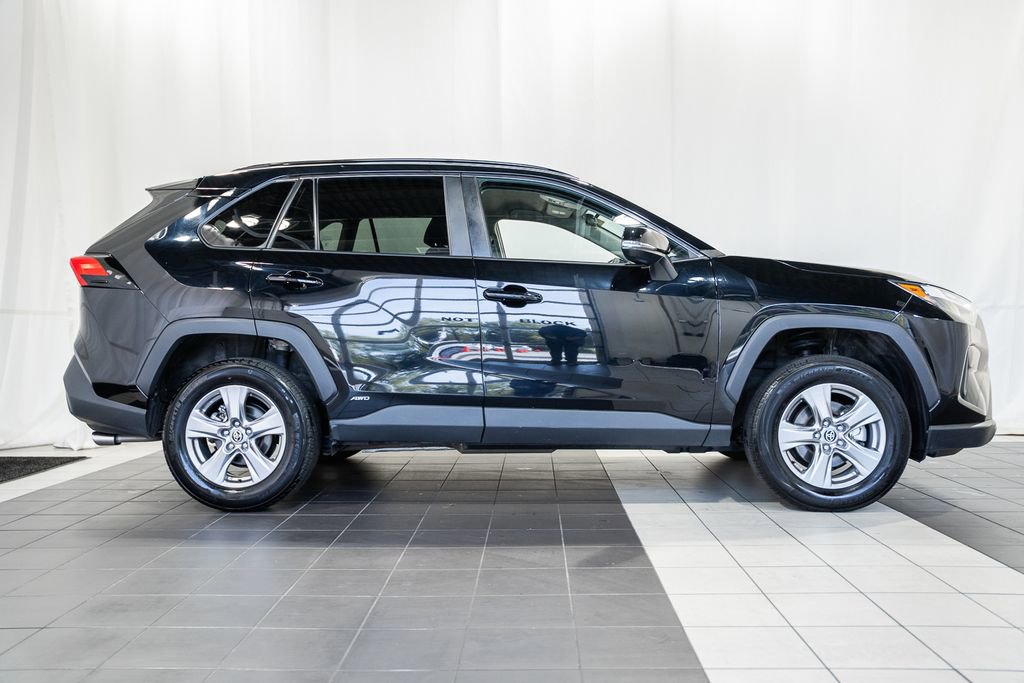 Used 2025 Toyota RAV4 XLE AWD/4WD image 3