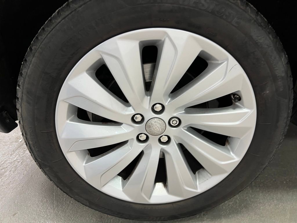 Used 2020 Land Rover Discovery Sport SE image 41