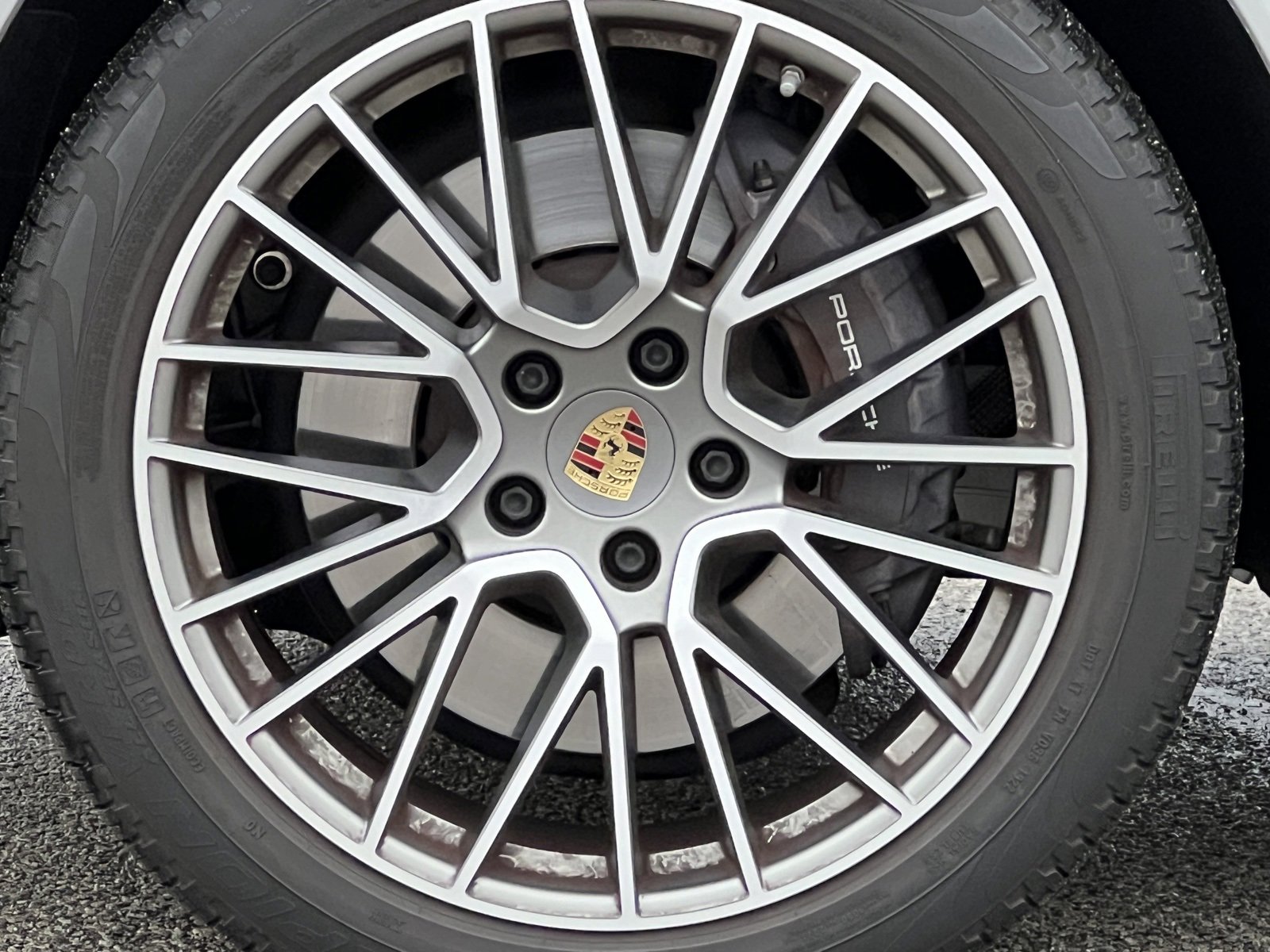 Certified 2022 Porsche Cayenne Platinum Edition image 13