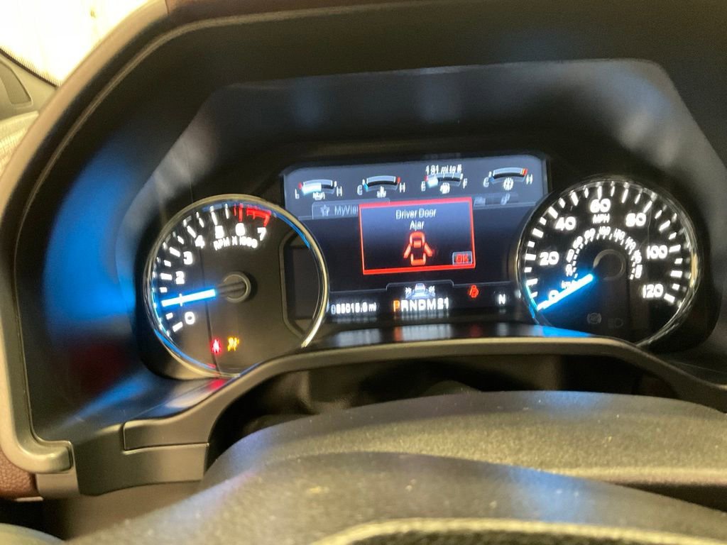 Used 2015 Ford F150 Platinum w/ Equipment Group 701A Luxury image 10