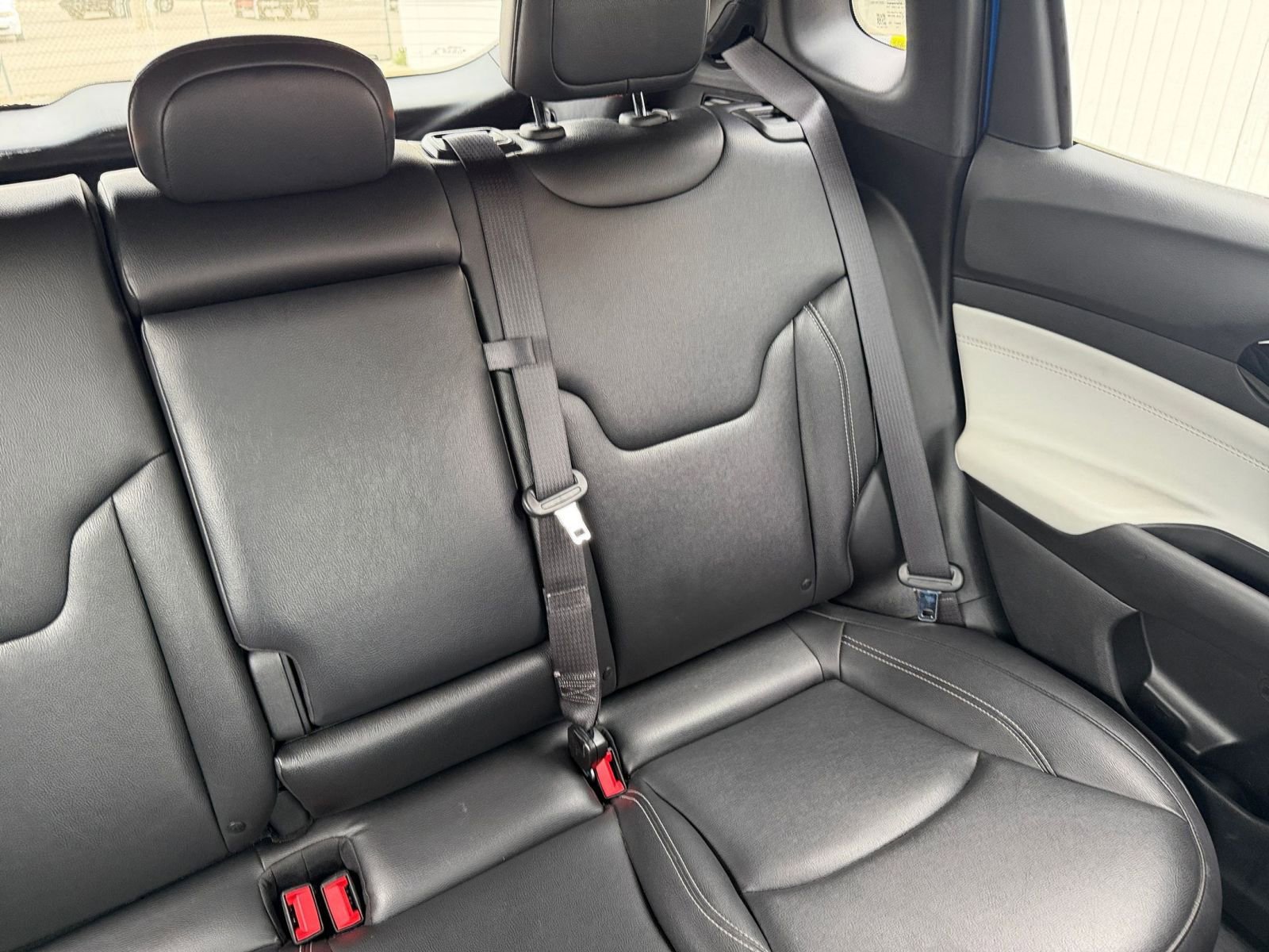Used 2025 Jeep Compass Limited image 38