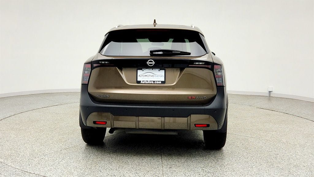 Used 2025 Nissan Kicks SR w/ SR Premium Package AWD/4WD image 6