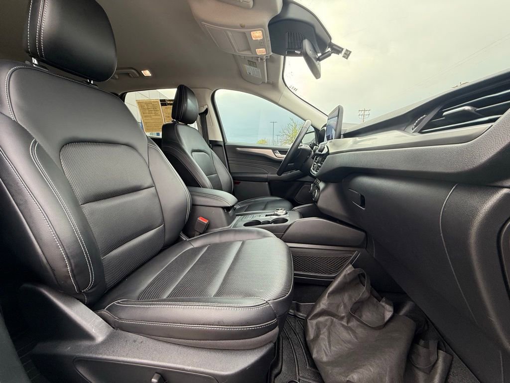 Used 2021 Ford Escape Titanium image 30