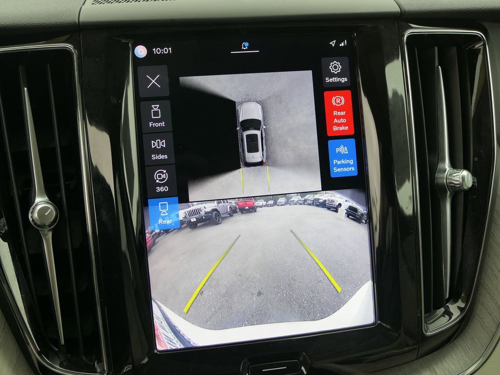 Used 2024 Volvo XC60 B5 Plus image 19