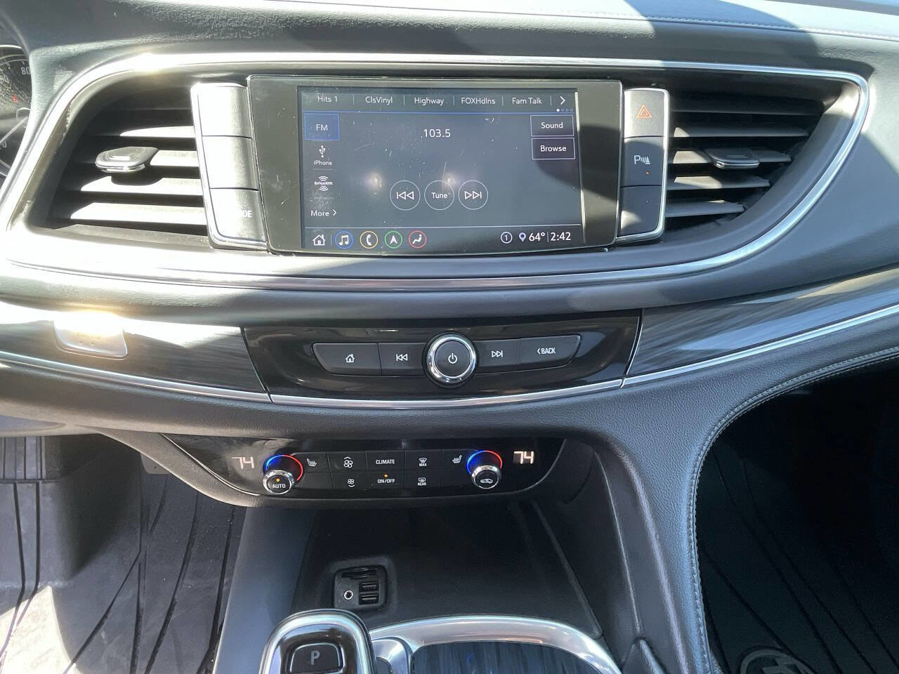 Used 2020 Buick Enclave Essence w/ Sound and Sites Package FWD image 18