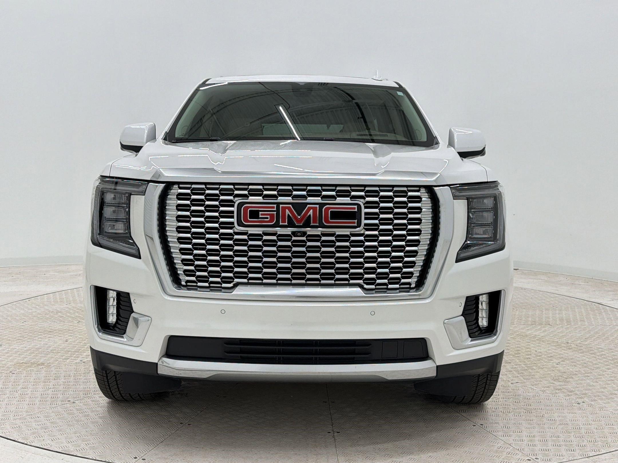 Used 2022 GMC Yukon Denali w/ Denali Premium Package AWD/4WD image 6