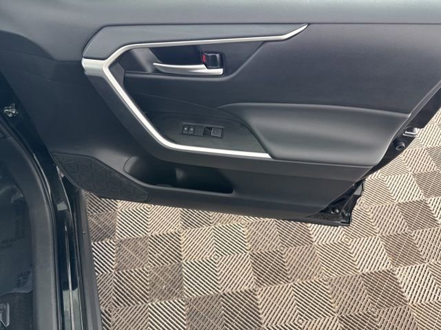 Used 2025 Toyota RAV4 XLE image 21