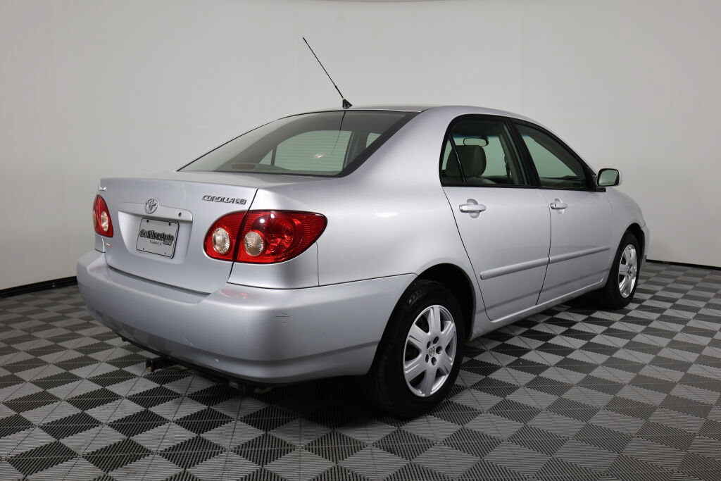 Used 2005 Toyota Corolla LE FWD image 2