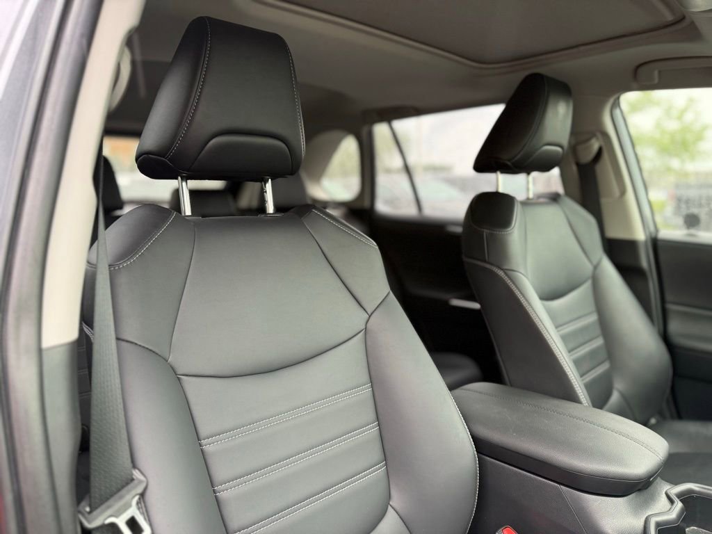 Used 2022 Toyota RAV4 XLE Premium AWD/4WD image 20