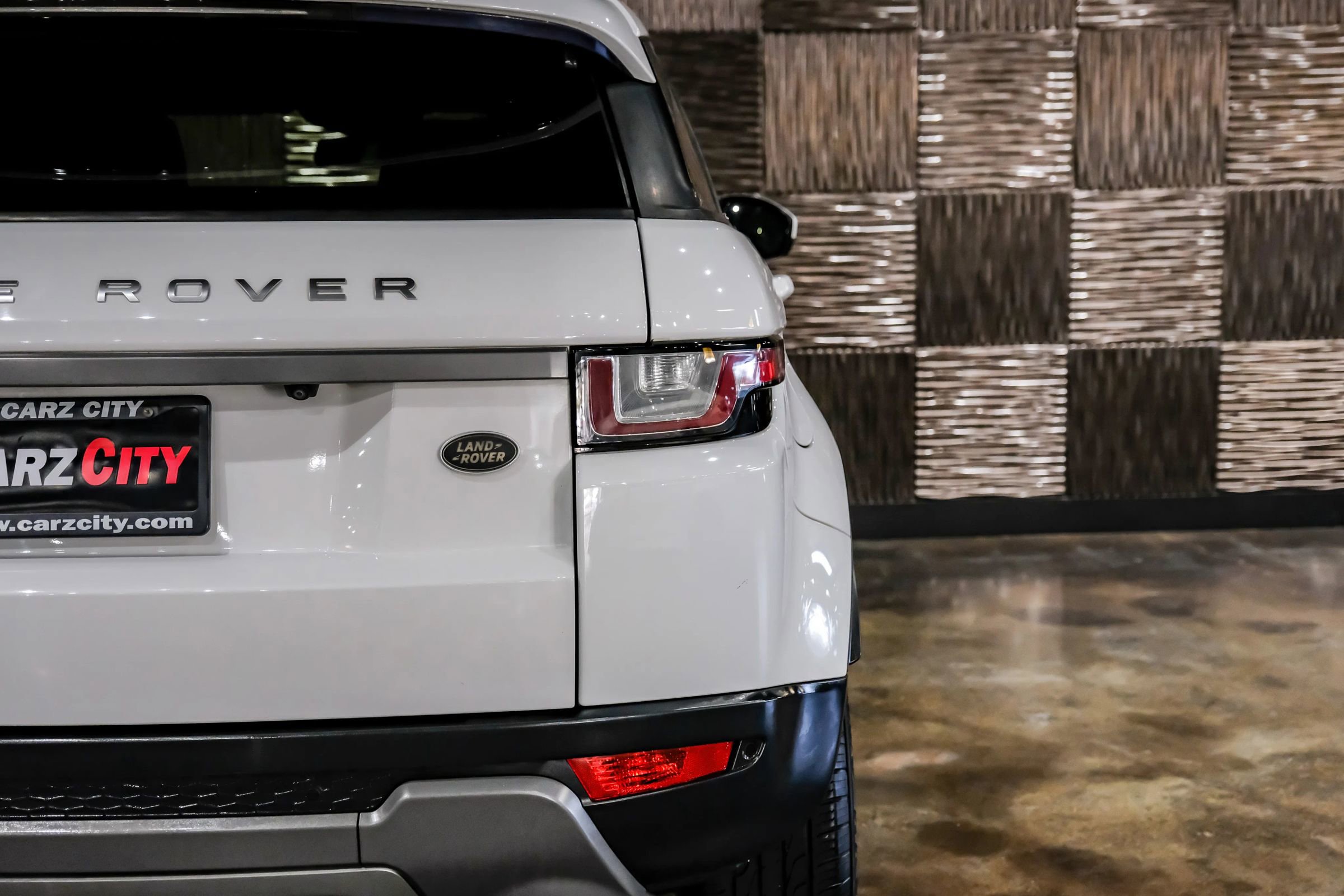 Used 2017 Land Rover Range Rover Evoque SE AWD/4WD image 48