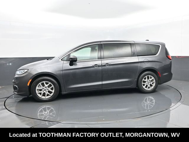 Used 2023 Chrysler Pacifica Touring-L image 5