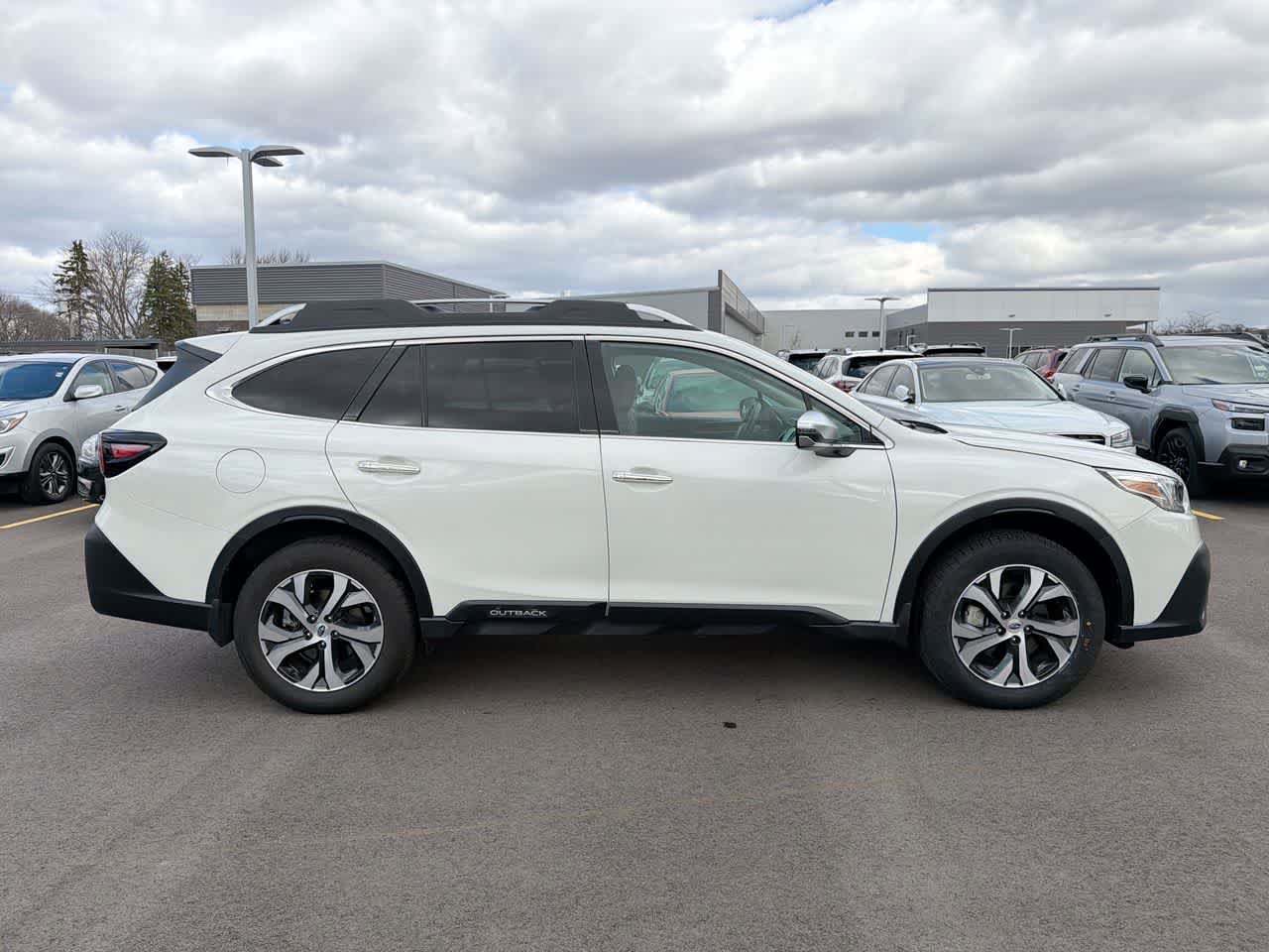 Used 2020 Subaru Outback Touring w/ Popular Package #2 image 14