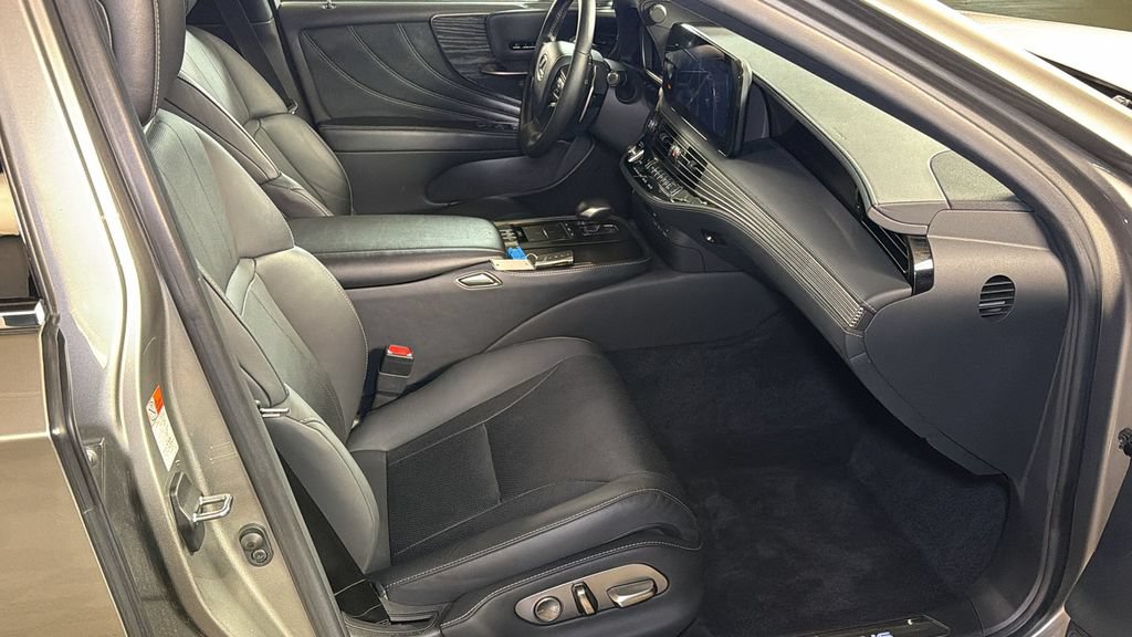 Certified 2021 Lexus LS 500 AWD w/ Accessory Package (Z1) image 10