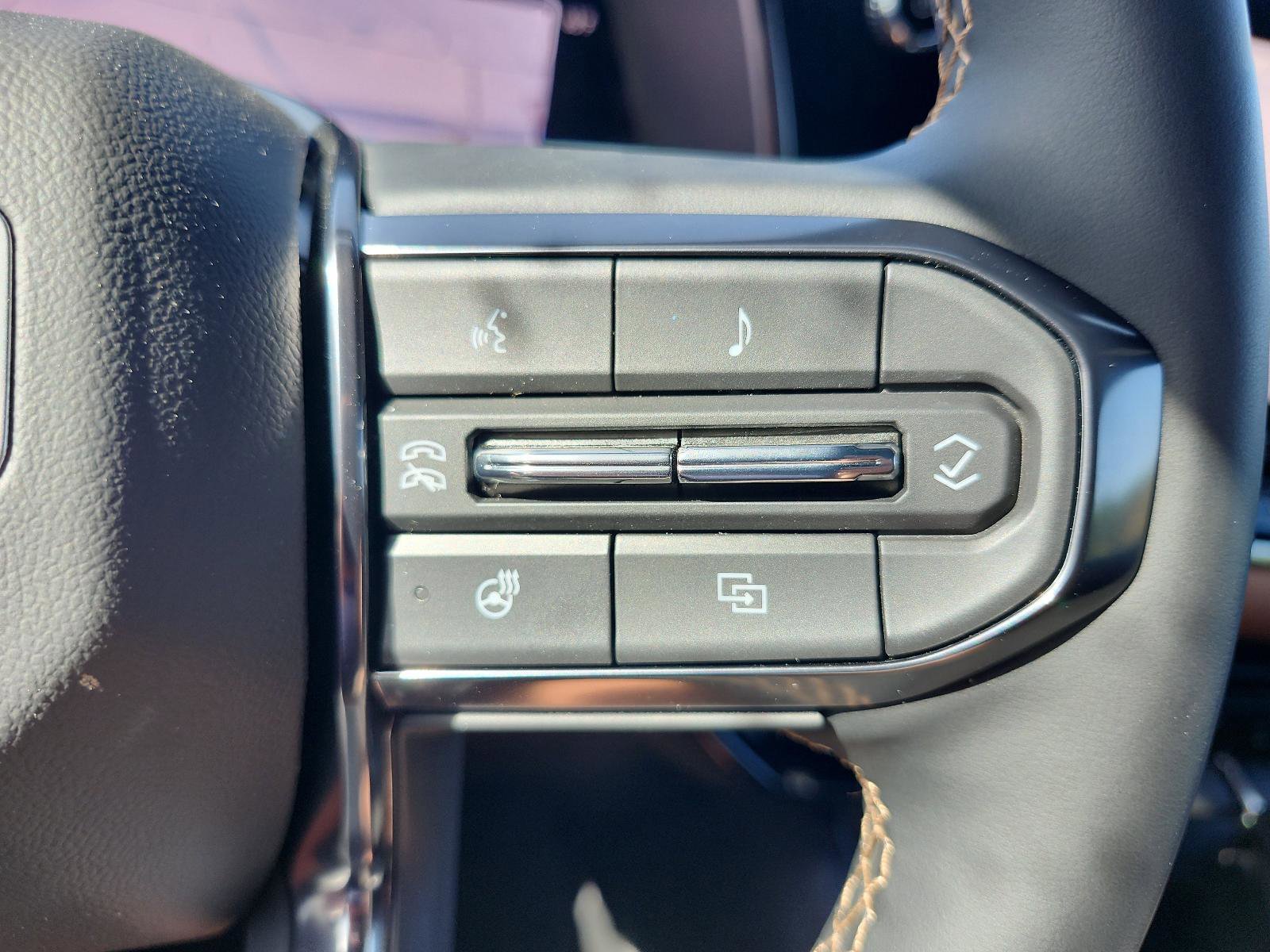 Used 2025 GMC Canyon AT4 w/ Nightfall Edition image 25